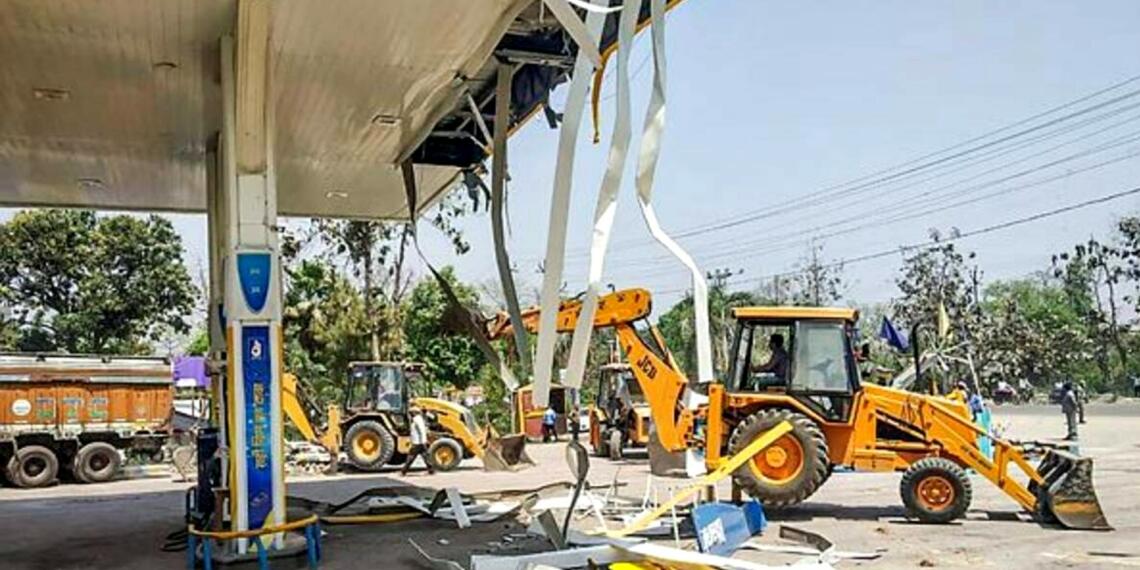 चापलूस सपा विधायक शहजिल पर चला योगी बाबा का बुलडोज़र