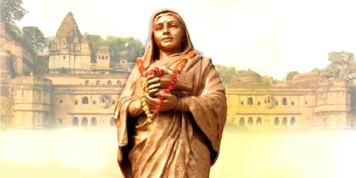 अहिल्याबाई होल्कर की प्रतिमा