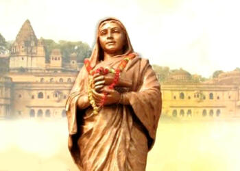 अहिल्याबाई होल्कर की प्रतिमा