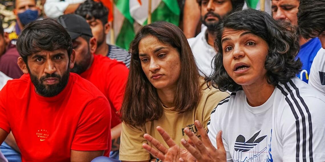 Wrestlers Protest: कभी थे चैंपियन, अब हैं विपक्ष के बदनाम  सिपाही