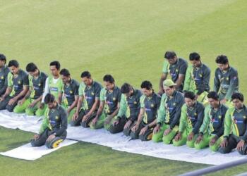 पाकिस्तान के पास एक समय एक क्रिकेट टीम थी। अब उसके पास केवल मौलानाओं की टीम है।