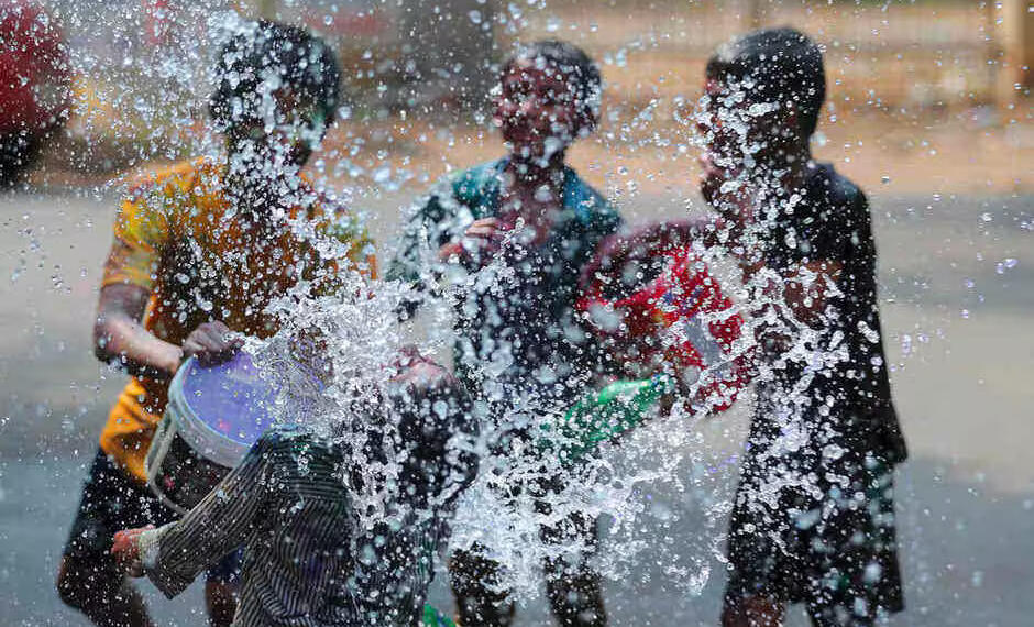 होली, दीपावली, हिन्दू त्योहारों के खिलाफ प्रोपेगेंडा