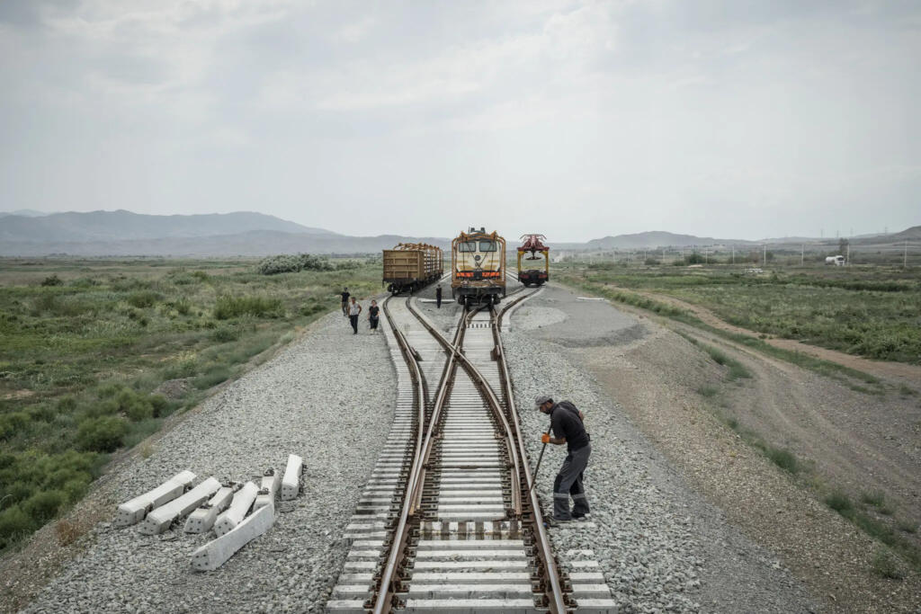 रूस-यूक्रेन जंग, रूस, ईरान, भारत, इंटरनेशनल नॉर्थ-साउथ ट्रांसपोर्ट कॉरिडोर, रूस-ईरान रेलवे परियोजना
