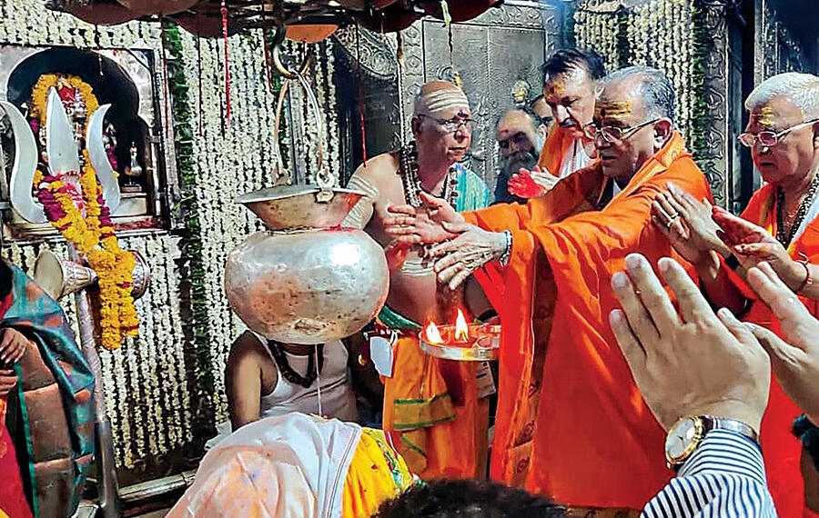 ईसाई मिशनरी, नेपाल कम्युनिस्ट, के पी शर्मा ओली, सीपीएन-यूएमएल, सीपीएन (माओवादी), राष्ट्रीय प्रजातंत्र पार्टी, नेपाली प्रधानमंत्री पुष्प कमल दहल, प्रचंड, नेपाल हिंदू राष्ट्र, नेपाल धर्मांतरण,