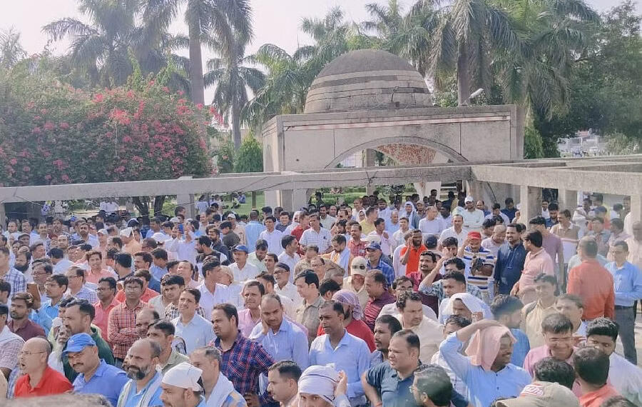 उत्तरप्रदेश, योगी सरकार, शिक्षकों का विरोध प्रदर्शन, ऑनलाइन अटेंडेंस