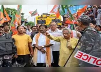 बंगाल बंद के दौरान बीजेपी नेता पर फायरिंग और बम फेके जाने से तनाव