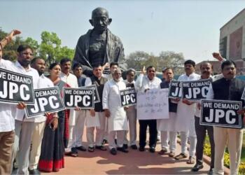 वक्फ कानून संशोधन बिल को JPC में भेजना मोदी सरकार का मास्टर स्ट्रोक या मजबूरी ?