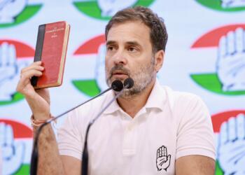 कश्मीर में आ गई मतदान की घड़ी, 370 पर क्या है राहुल गांधी की उलझन?