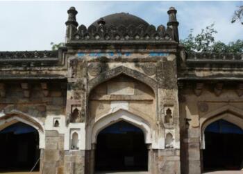 ASI का खुलासा: वक्फ बोर्ड का 120 से ज्यादा राष्ट्रीय स्मारकों और धरोहरों पर कब्जे का दावा।