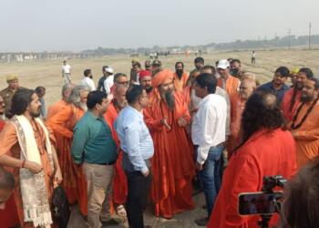 महाकुंभ 2025: खूंटे गाड़ने की परंपरा पूरी, अखाड़ों की बसावट शुरू, पहले दिन 10 अखाड़ों को जमीन आवंटन