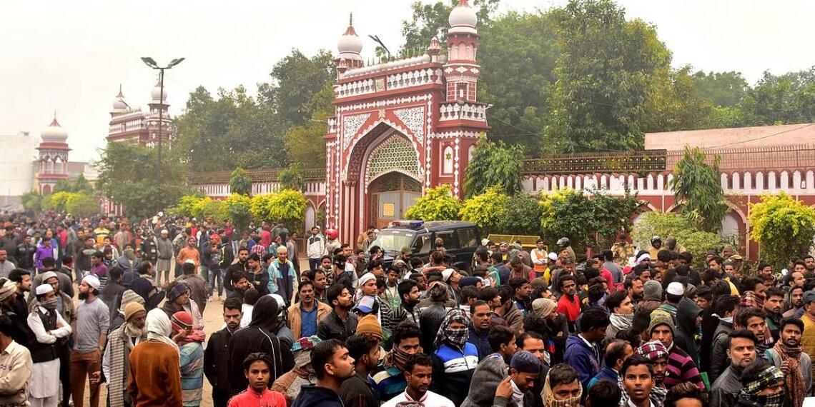 एएमयू बांग्लादेशी छात्र इस्कॉन
