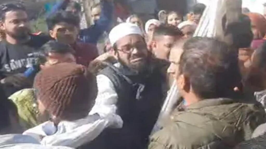 NIA Raids Mufti Khalid Nadvi's House in Foreign Funding Case, Crowd Rescues Cleric After Announcements from Mosques