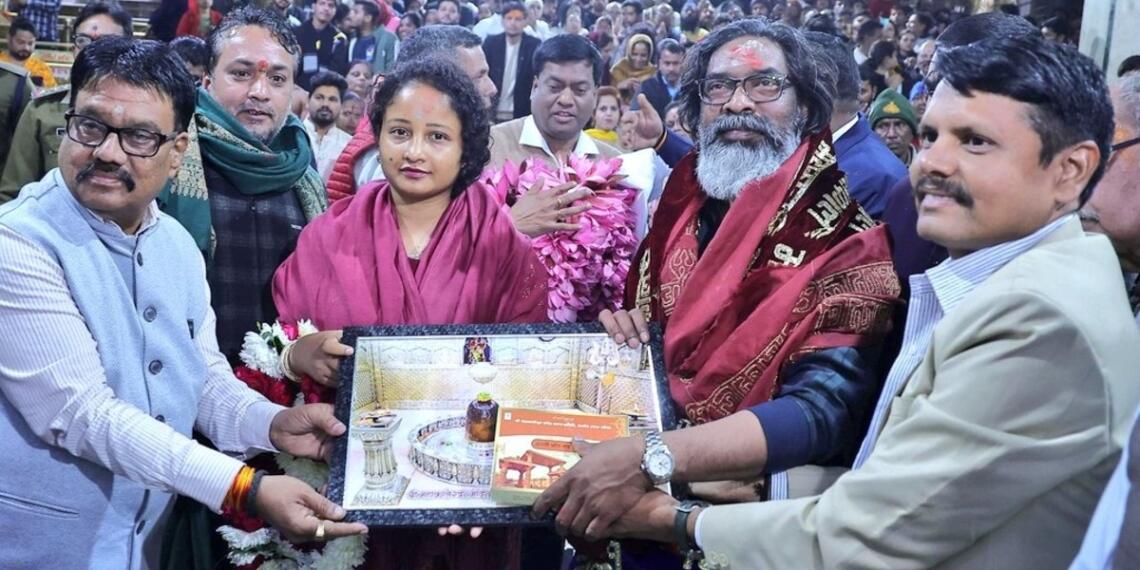 धर्मपत्नी के साथ महकाल के दरबार में झारखण्ड सीएम सोरेन