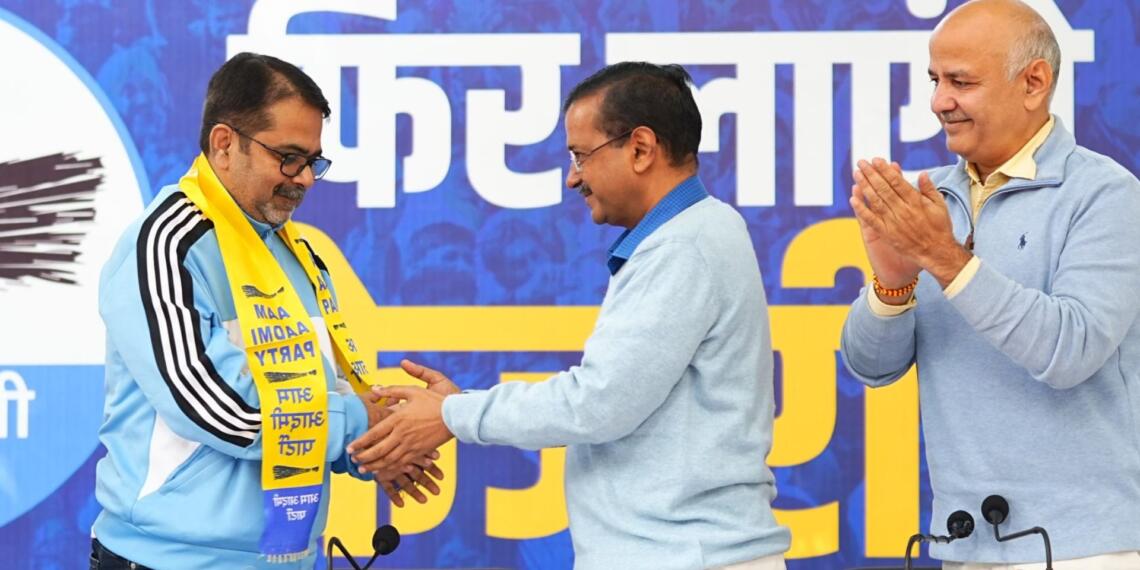 'AAP' में शामिल हुए अवध ओझा
