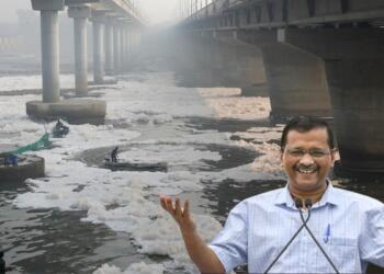 यमुना में प्रदूषण का आलम यह है कि इसमें नहाने वाले को गंभीर बीमारियाँ हो सकती हैं