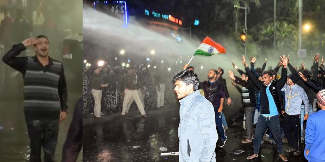 छात्र रात में भी प्रदर्शन कर रहे हैं जिनके खिलाफ वाटर कैनन का इस्तेमाल किया गया है