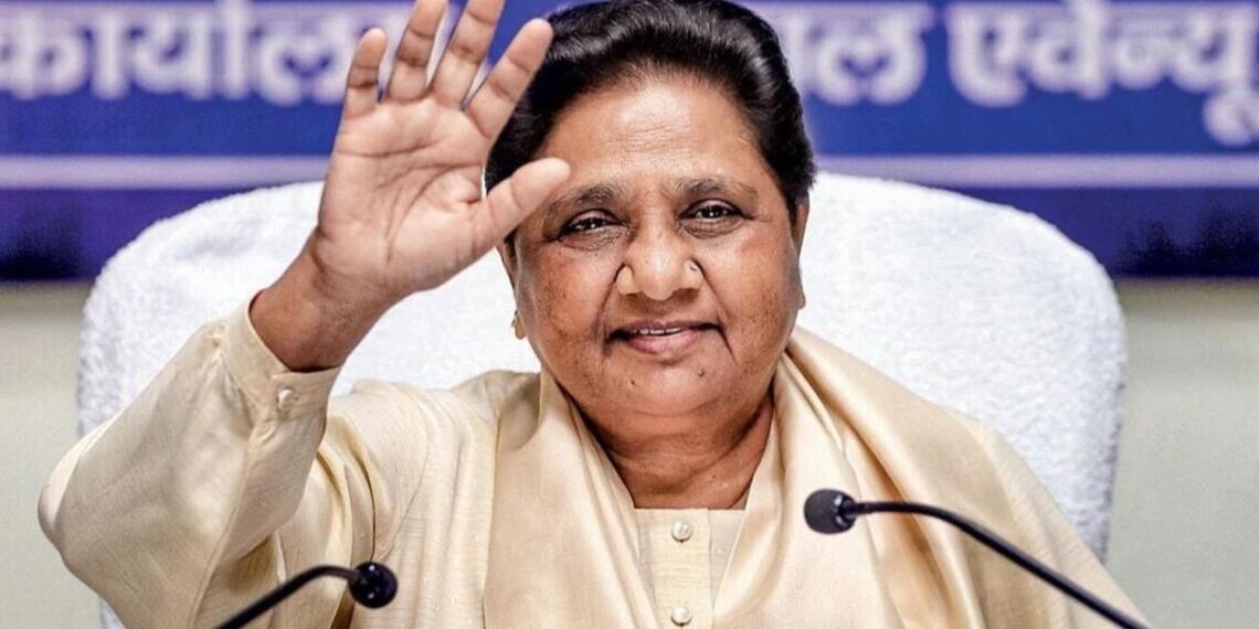 केंद्र जिम्मेदारी निभाए जिससे बांग्लादेश में शोषण का शिकार हो रहे दलितों को और शिकार ना होना पड़े: मायावती