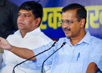 दिनेश मोहनिया केस फ्लाइंग किस