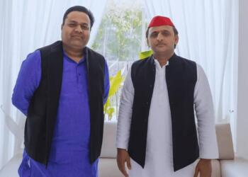 अखिलेश यादव के साथ जगन अग्रवाल (फोटो: जगन अग्रवाल फेसबुक)