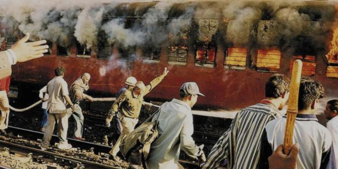 साबरमती एक्सप्रेस की S-6 बोगी में लगाई गई थी आग (चित्र: सोशल मीडिया)