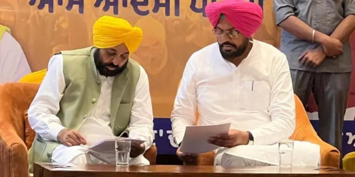 पंजाब के CM भगवंत मान (बाएं) और मंत्री कुलदीप सिंह धालीवाल (दाएं) | चित्र: सोशल मीडिया