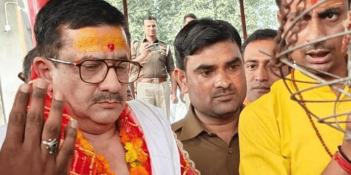 जूना अखाड़े के महामंडलेश्वर नरसिंहानंद गिरि ने रिजवी की सनातन धर्म में वापसी कराई थी