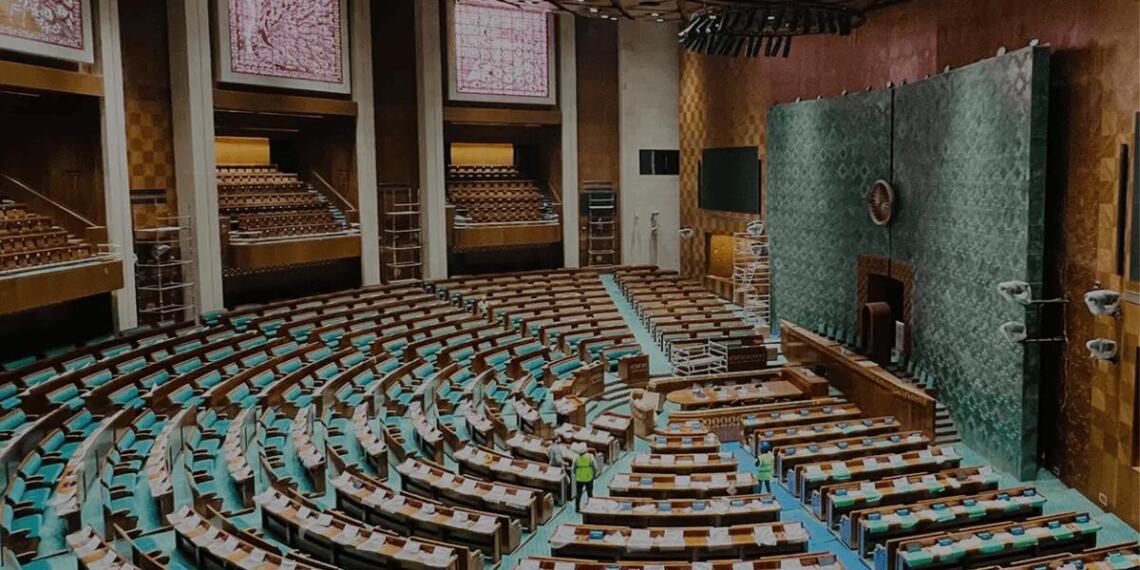 सांसदों को वेतन और पेंशन के अलावा कई अन्य सुविधाएं भी मिलती हैं।