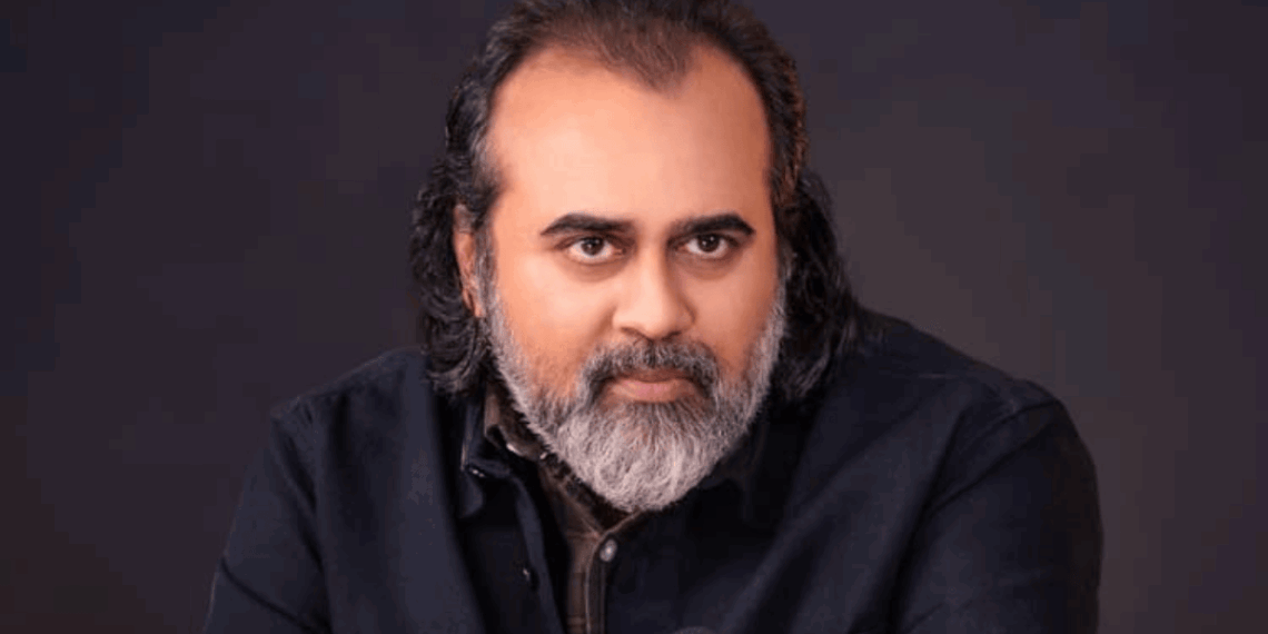 आचार्य प्रशांत की शिक्षा को लेकर भी कई लोगों ने सवाल उठाए हैं