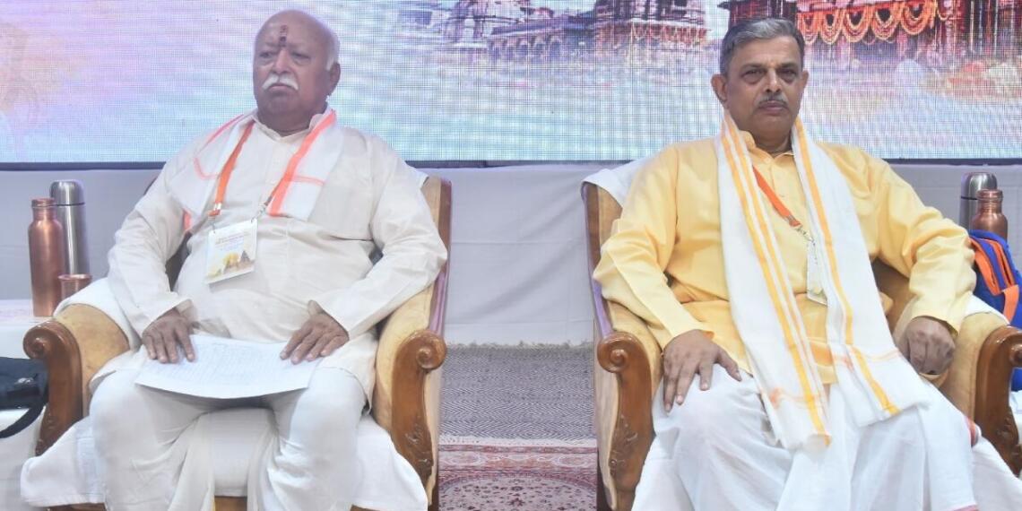 संघ प्रमुख मोहन भागवत और सरकार्यवाह दत्तात्रेय होसबले