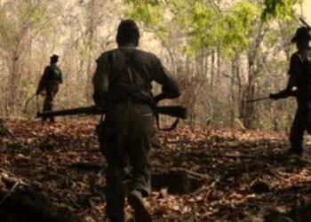 पुलिस और सुरक्षा बल के जवान लगातार सर्च ऑपरेशन कर रहे हैं (प्रतीकात्मक चित्र)