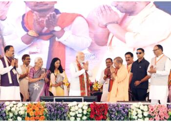 वाराणसी में पीएम मोदी