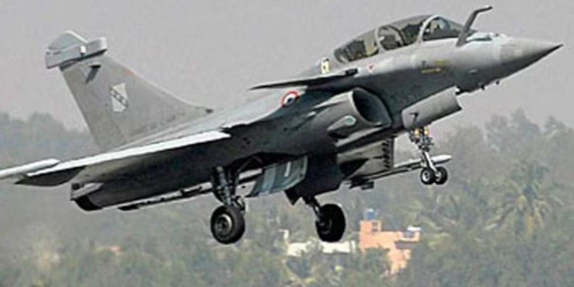 भारत-फ्रांस के बीच राफेल डील हुई