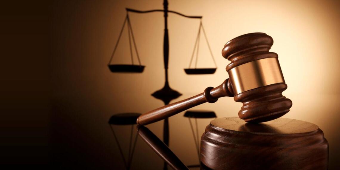 जजों को ‘गुंडा’ कहने पर हाईकोर्ट ने वकील को सुनाई 6 महीने जेल की सज़ा