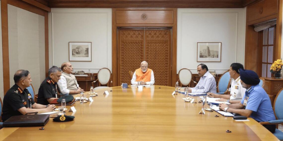 युद्ध नीति पर मंथन शुरू! पीएम मोदी से मिले रक्षा मंत्री, NSA, CDS और तीनों सेनाओं के प्रमुख; गृह मंत्री ने भी की हाई लेवल मीटिंग