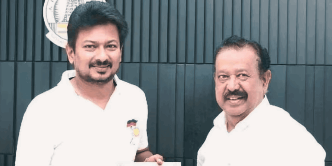 तमिलनाडु के उप-मुख्यमंत्री उदयनिधिन स्टालिन (बाएं) और वन मंत्री के. पोनमुडी