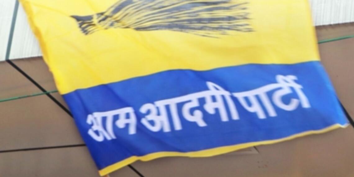 'आप' की सियासत में भूचाल