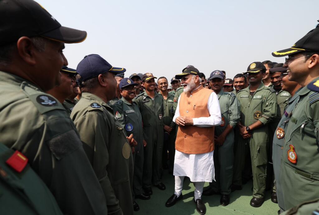 आदमपुर एयरबेस पर पीएम मोदी