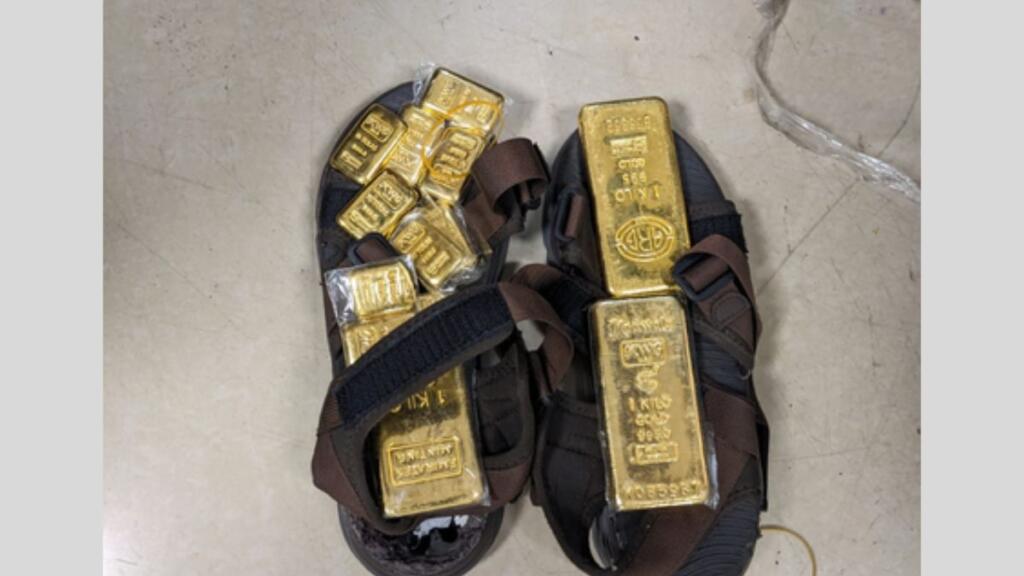 चप्पल से निकला 3.86 करोड़ का सोना