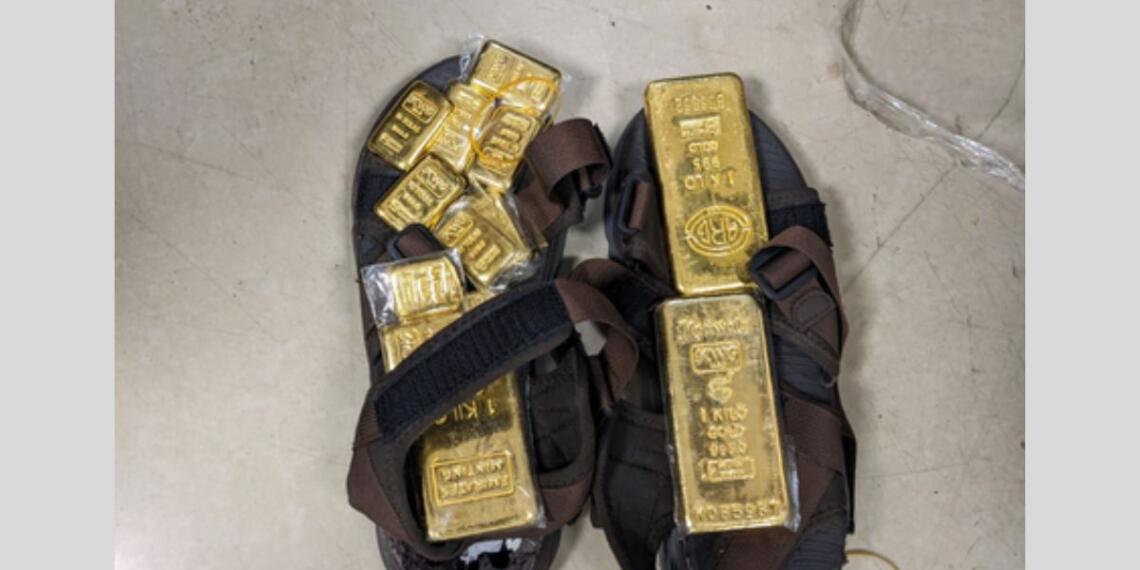 चप्पल से निकला 3.86 करोड़ का सोना
