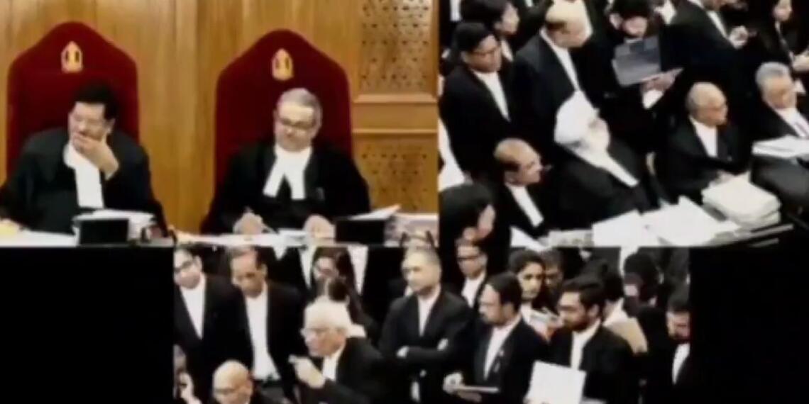 सुनवाई के दौरान राजीव धवन