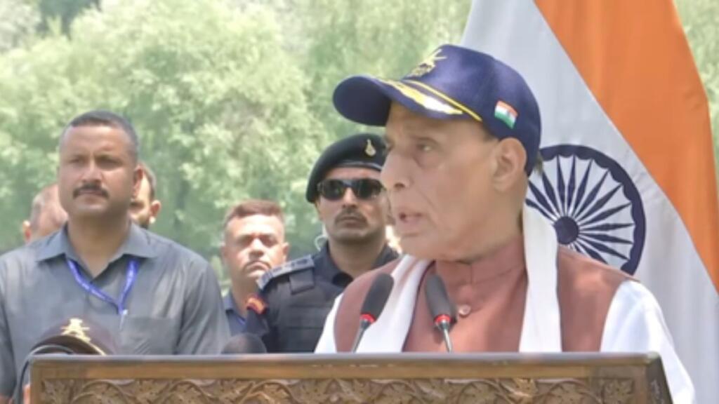 रक्षा मंत्री राजनाथ सिंह