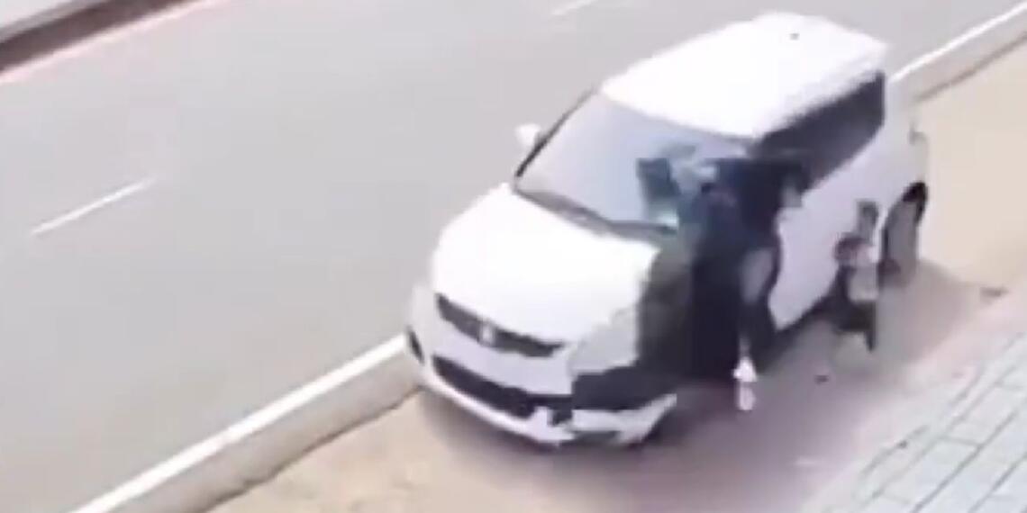 मुस्लिम महिला का रोड एक्सीडेंट वाला वीडियो वायरल