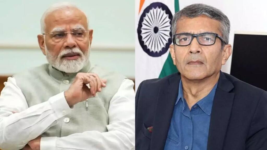पीएम मोदी और रक्षा सचिव राजेश कुमार सिंह