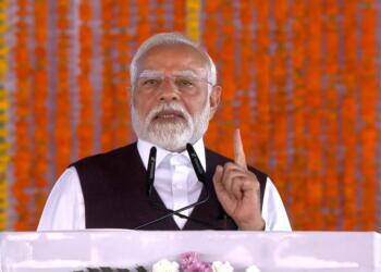 जम्मू-कश्मीर में पीएम मोदी ने पाकिस्तान को सुनाई खरी-खरी