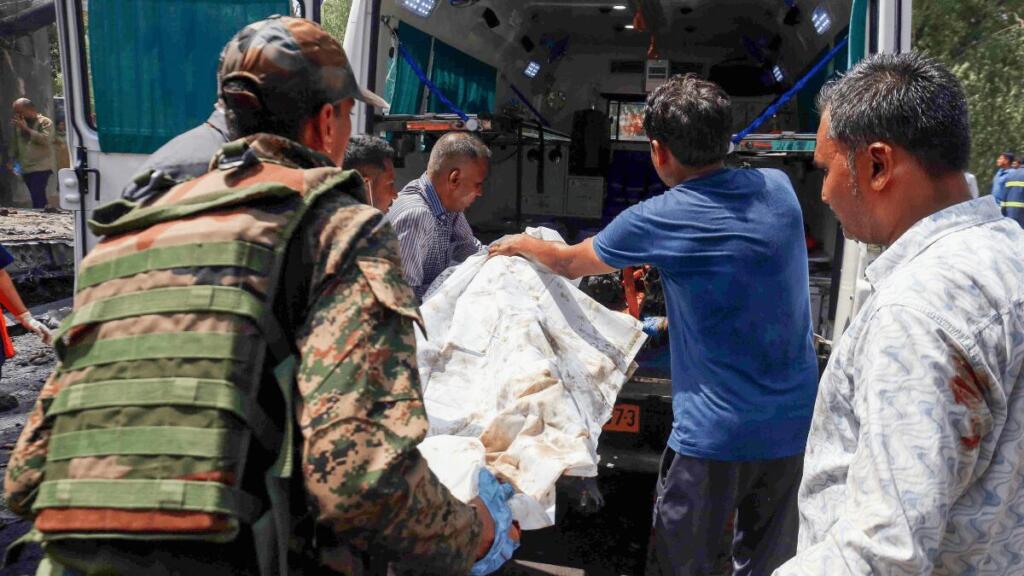 विमान ने ATC को मेडे कॉल दिया लेकिन इसके बाद ATC के कॉल का विमान से कोई जवाब नहीं मिला