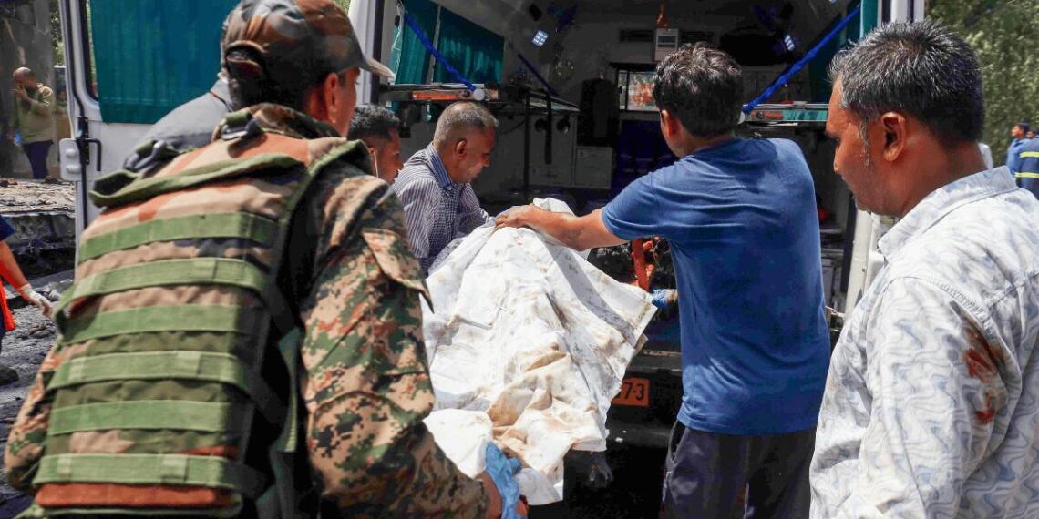 विमान ने ATC को मेडे कॉल दिया लेकिन इसके बाद ATC के कॉल का विमान से कोई जवाब नहीं मिला