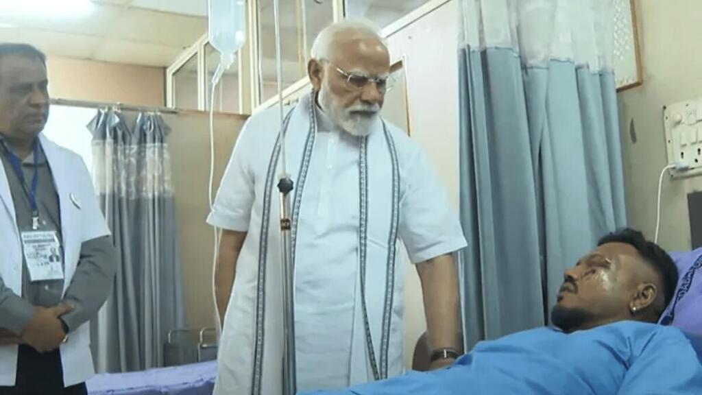 विश्वास कुमार का हालचाल लेते पीएम मोदी