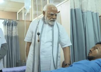 विश्वास कुमार का हालचाल लेते पीएम मोदी