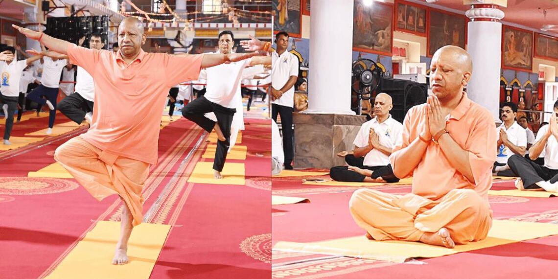 गोरखपुर में योग करते सीएम योगी