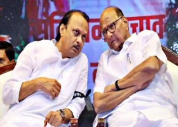 अजित पवार और उनके चाचा शरद पवार (FILE PHOTO)